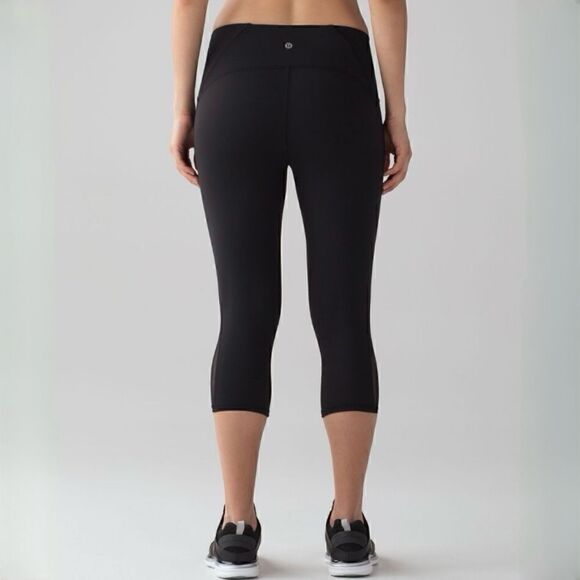 Lululemon Train Times Crop (17") in Black - Picture 3 of 8